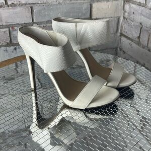 White Mossimo Women’s Heels size 9